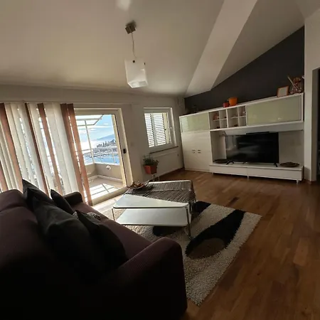 Apartment Queen Of *
