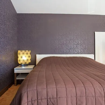 Apartment Queen Of *